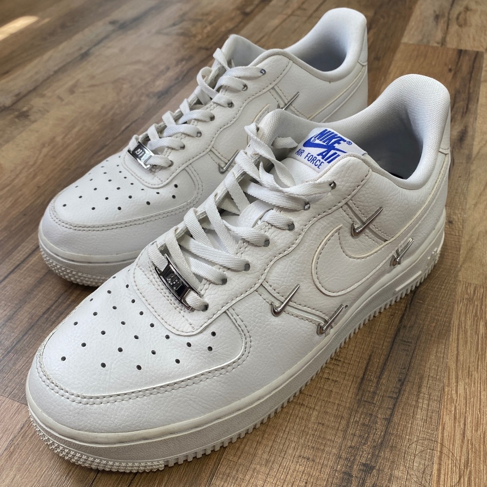 Nike Air Force 1 Low LX White Chrome Mini Swoosh Womens 7.5 CT1990-100 Sneaker
